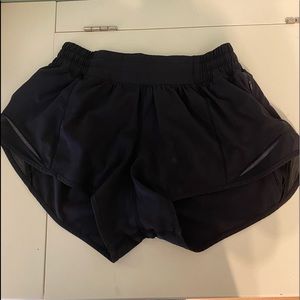 Lululemon Hotty Hot shorts 2.5” inseam black